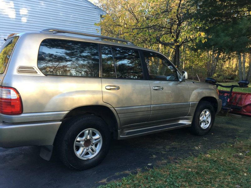 Illustration for article titled For $5,500, Would You Crossover To This 1999 Lexus LX470 SUV?